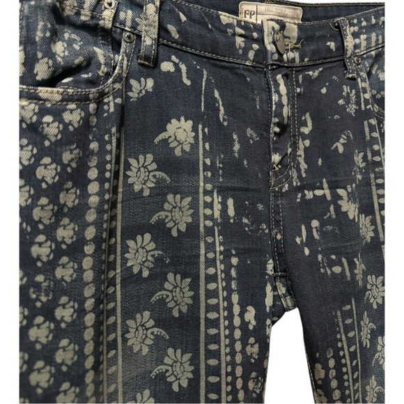 FREE PEOPLE MANTRA BALI BELL BOTTOMS Flare Low Rise Boho Hippie Jeans Size 27 - Picture 6 of 8